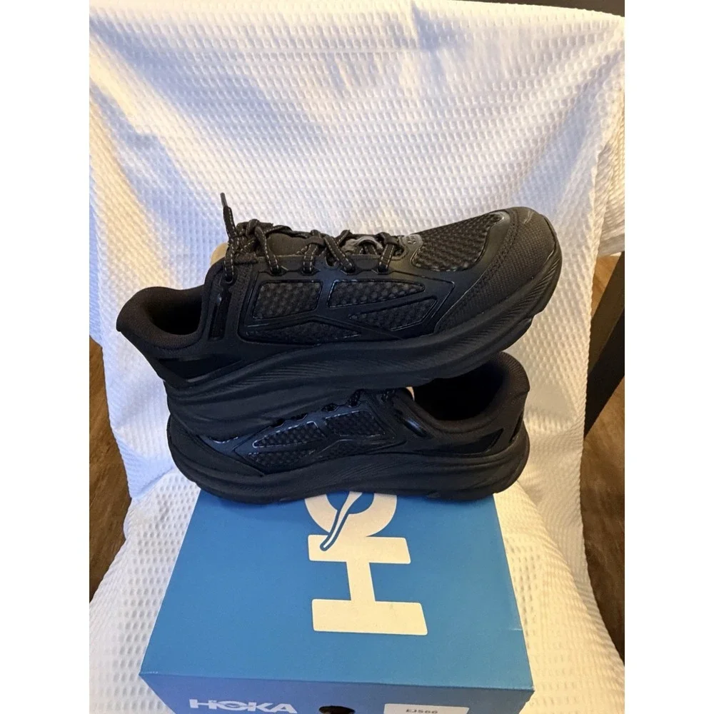 Hoka Clifton 9 Running Shoes UNISEX Sz 9.5W/8.5M  Black 1155370 BBNB